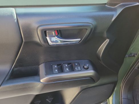 Used 2021 Toyota Tacoma TRD Off-Road AWD/4WD image 7