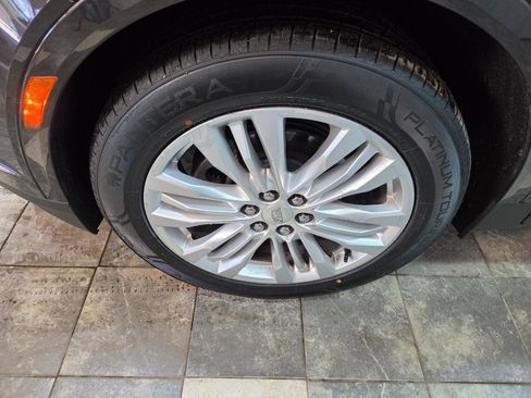 Used 2017 Cadillac XT5 Premium Luxury w/ Advanced Security Package image 9