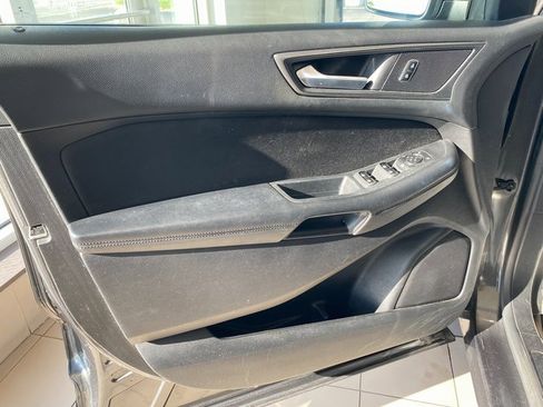 Used 2017 Ford Edge SE image 11