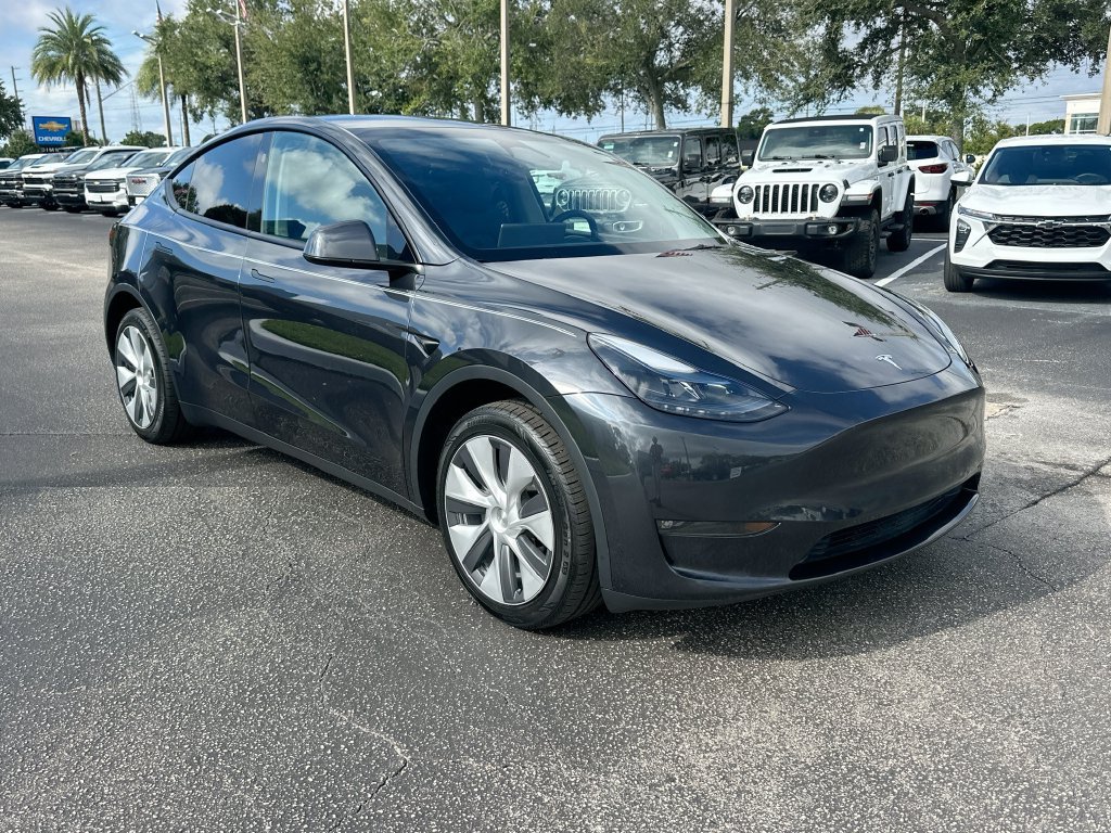 Used 2024 Tesla Model Y Long Range AWD/4WD image 3