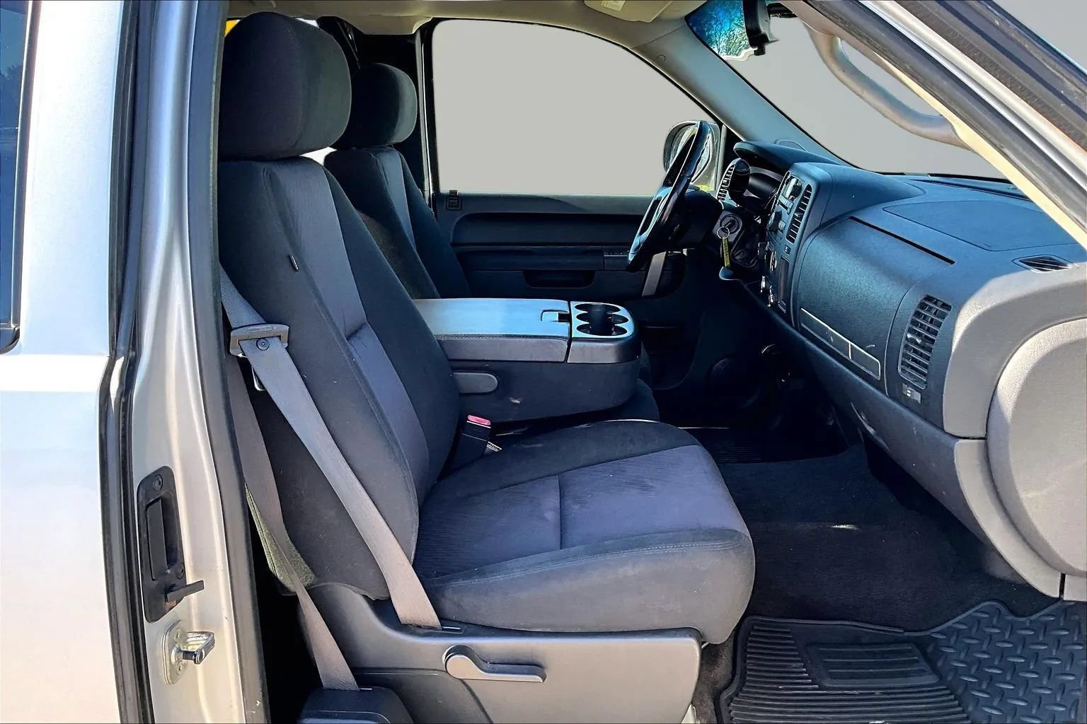 Used 2010 Chevrolet Silverado 1500 LT w/ Power Pack Plus AWD/4WD image 28