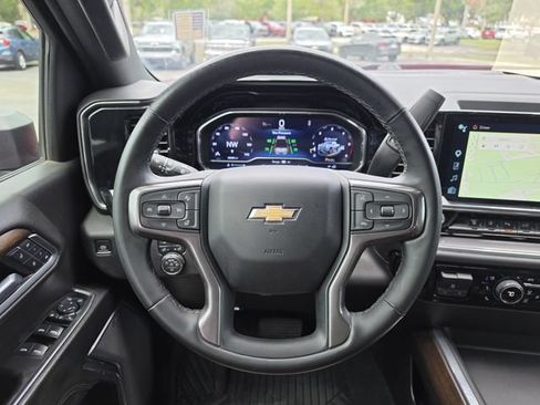 Used 2025 Chevrolet Silverado 2500 High Country w/ Technology Package AWD/4WD image 17