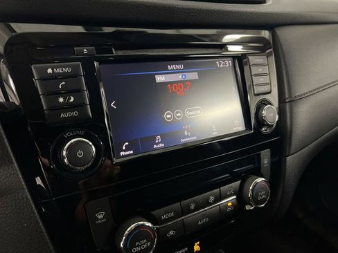 Used 2020 Nissan Rogue SV image 14