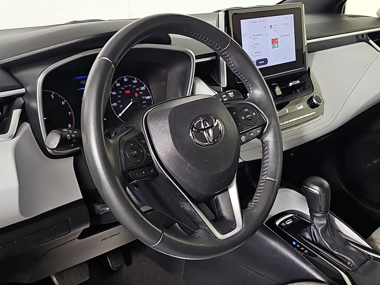 Used 2023 Toyota Corolla SE w/ SE Premium Package FWD image 16