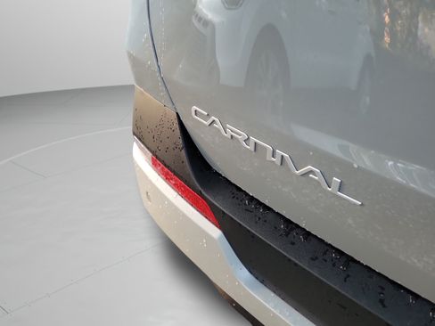 New 2027 Kia Carnival LX FWD image 29