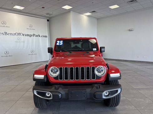 Used 2025 Jeep Wrangler Unlimited Sahara image 2