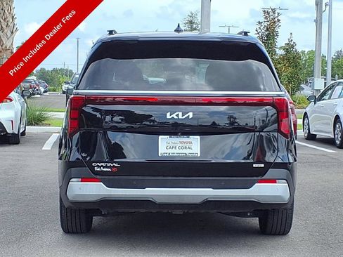 Used 2025 Kia Carnival EX FWD image 7