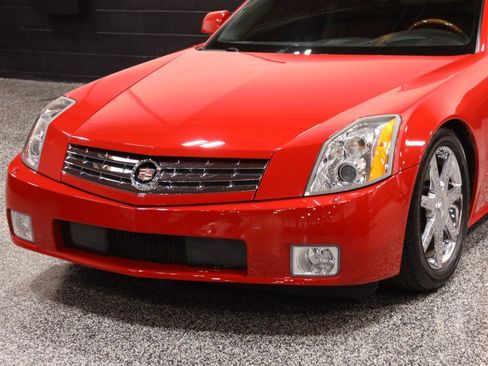 Used 2007 Cadillac XLR RWD image 14