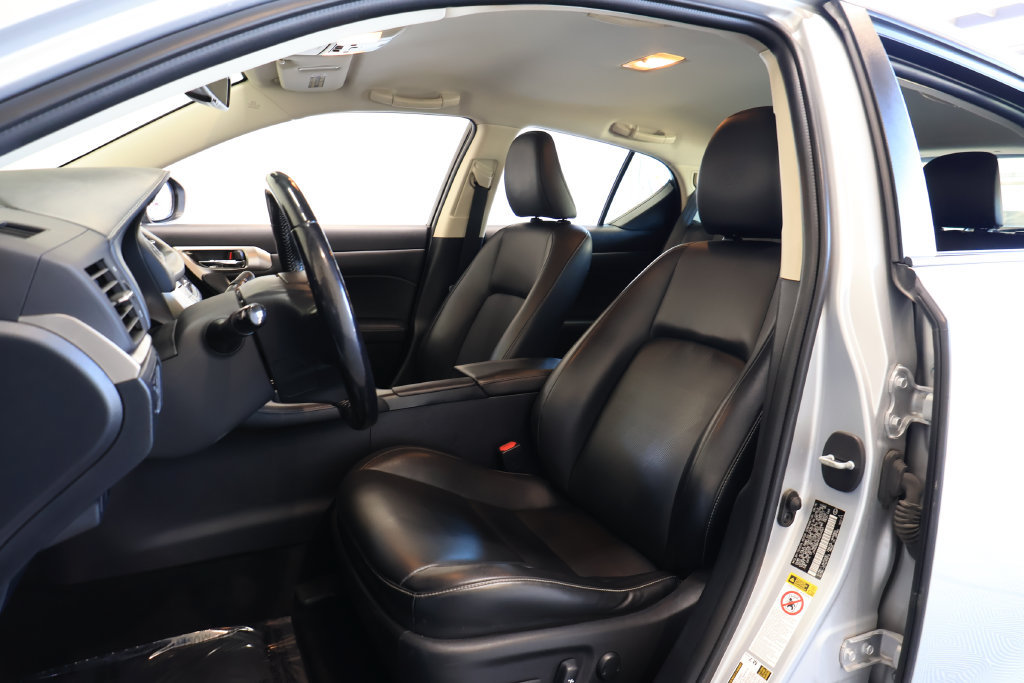 Used 2016 Lexus CT 200h w/ Seat Comfort Package FWD image 18
