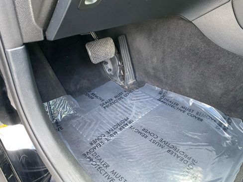 Used 2019 Mercedes-Benz GLC 300 4MATIC w/ Premium Package image 12