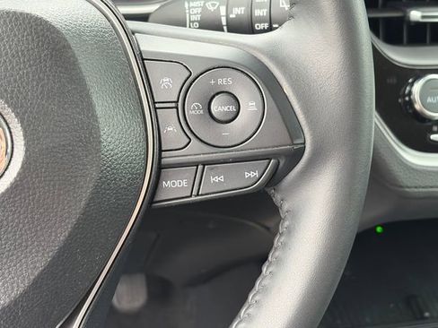 Used 2026 Toyota Corolla Cross XLE image 22