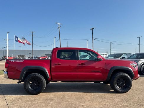 Used 2017 Toyota Tacoma TRD Off-Road w/ Tow Package (A/T) AWD/4WD image 24