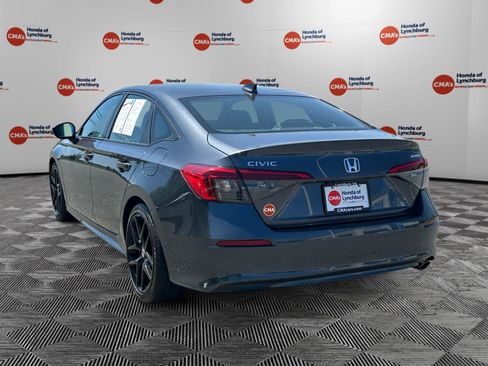 Used 2024 Honda Civic Sport image 3