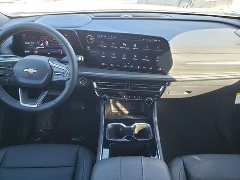 New 2026 Chevrolet Traverse LT w/ Sun and Wheel Package AWD/4WD image 9