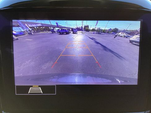 Used 2021 Chevrolet Traverse LT image 21