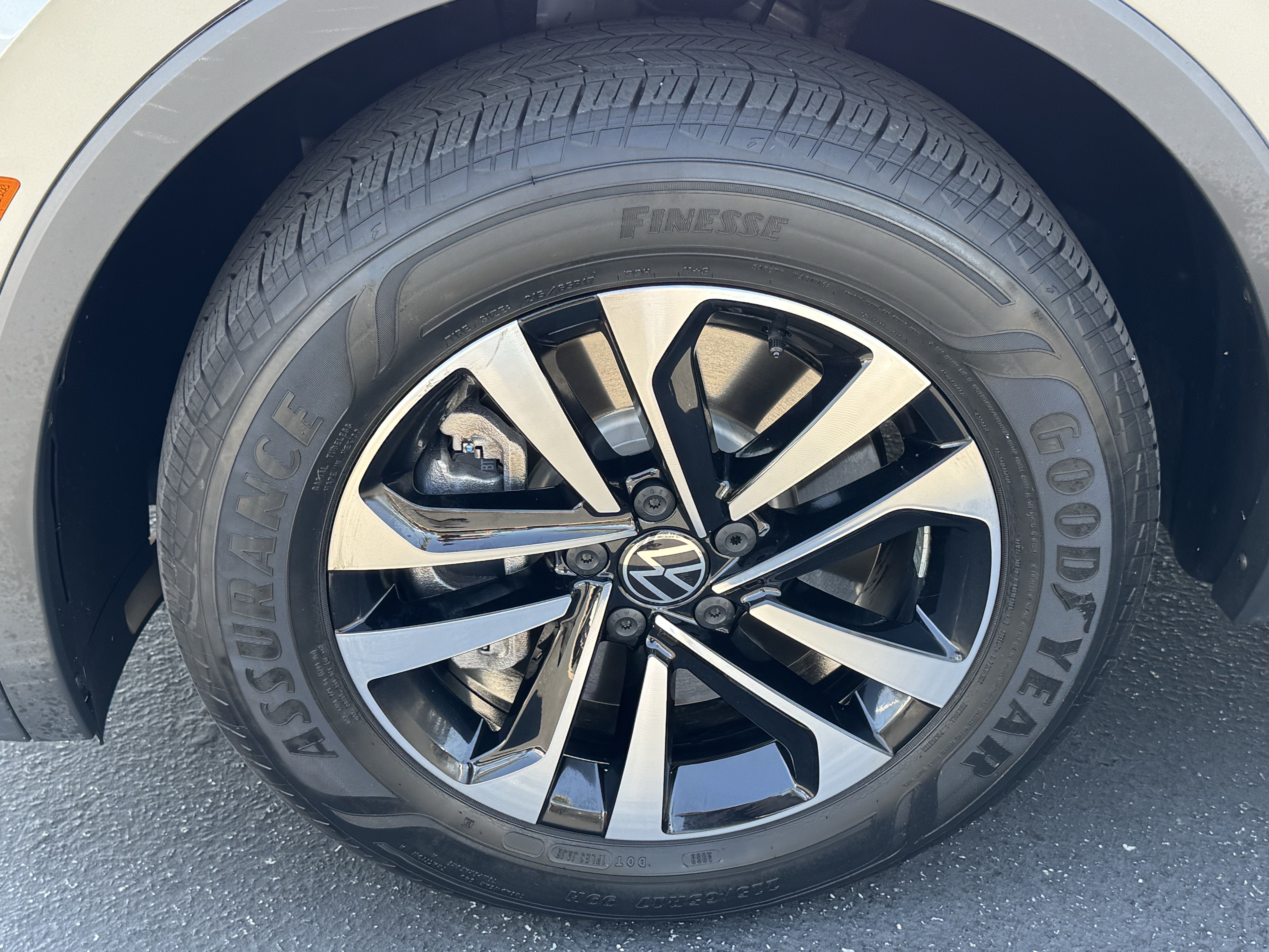 Certified 2024 Volkswagen Tiguan S FWD image 10
