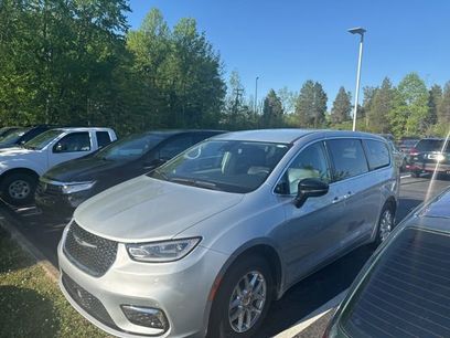 Used 2024 Chrysler Pacifica Touring-L