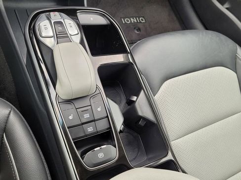 Used 2020 Hyundai Ioniq Limited image 28