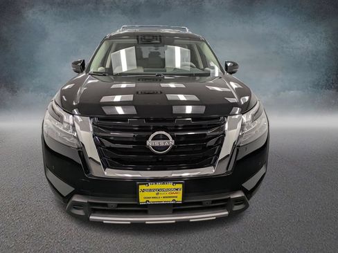 Used 2025 Nissan Pathfinder SL AWD/4WD image 2