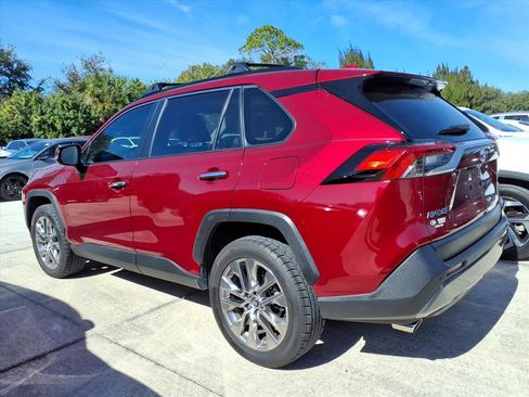 Used 2019 Toyota RAV4 Limited image 4
