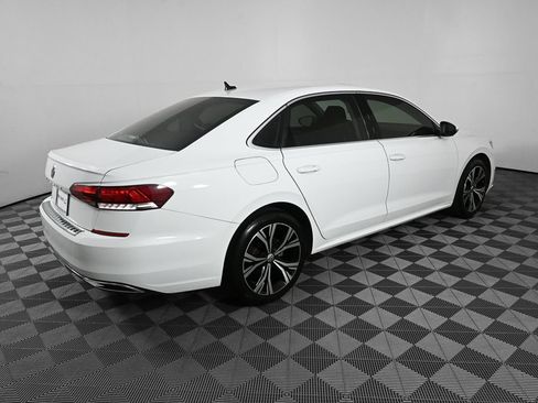 Used 2022 Volkswagen Passat 2.0T SE FWD image 26