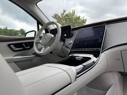 Used 2023 Mercedes-Benz EQE 350+ SUV w/ AMG Line Exterior Package image 6
