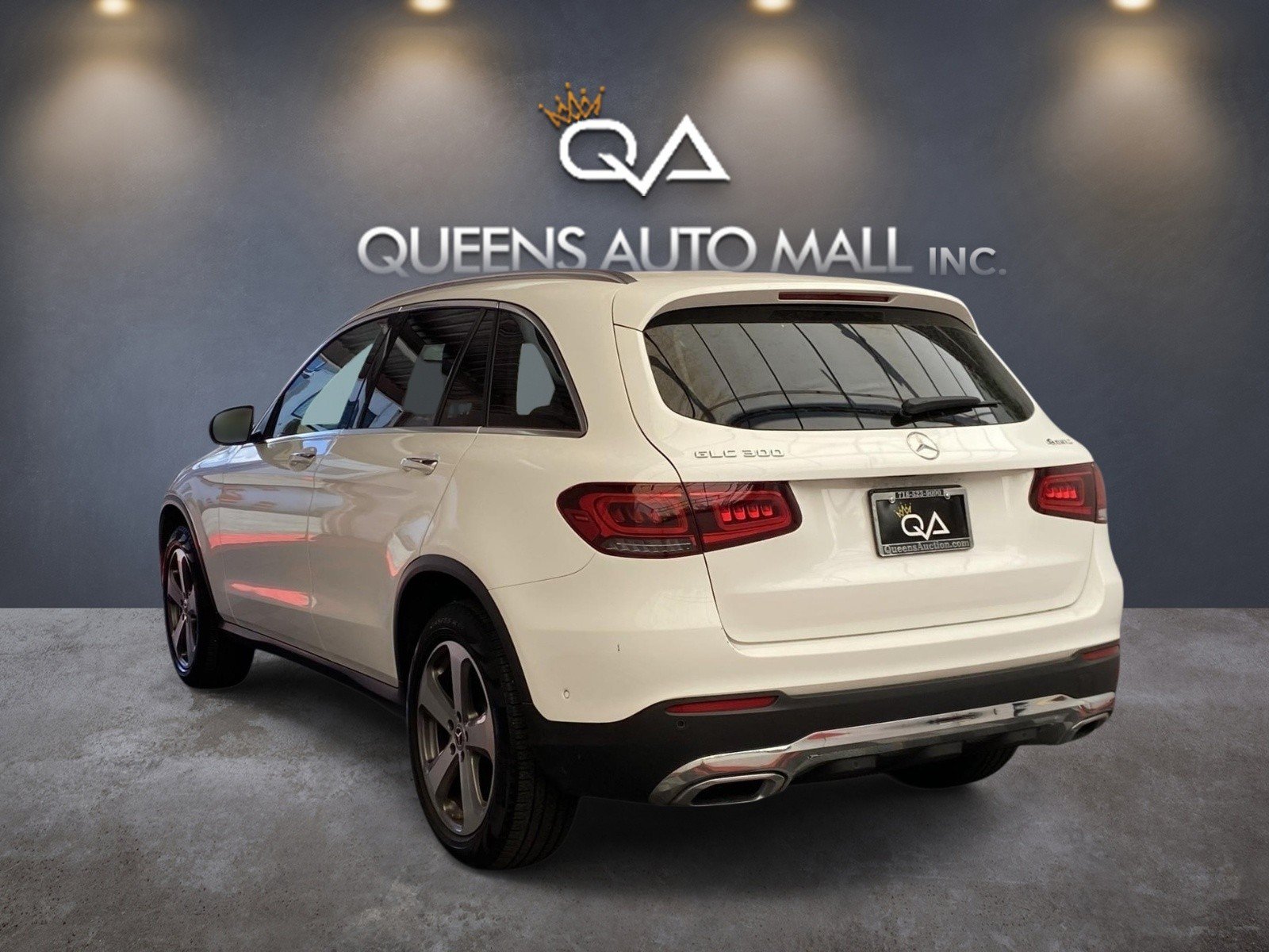 Used 2022 Mercedes-Benz GLC 300 4MATIC w/ Premium Package Lite image 4