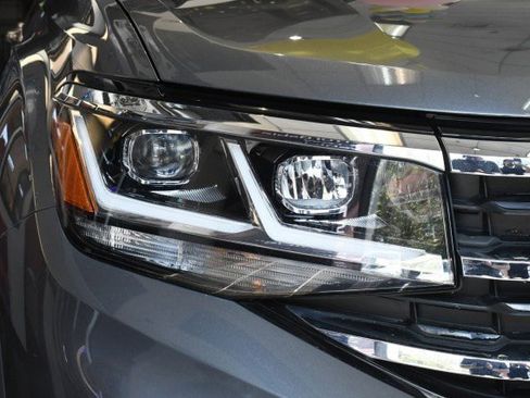 Used 2023 Volkswagen Atlas SEL AWD/4WD image 4