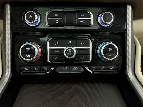 Used 2023 GMC Yukon Denali w/ Denali Reserve Package image 29