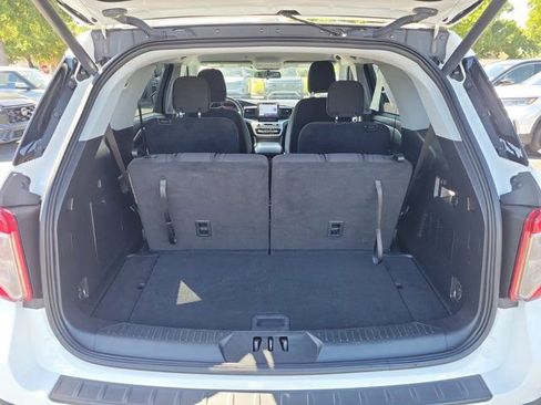 Used 2021 Ford Explorer XLT image 13