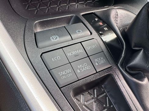 Certified 2025 Toyota RAV4 XLE AWD/4WD image 35