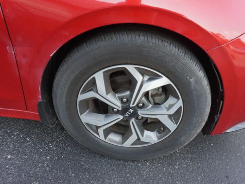 Used 2021 Kia Forte LXS FWD image 24