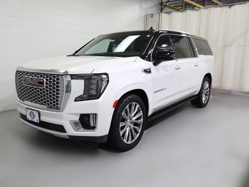 Used 2022 GMC Yukon XL Denali w/ Denali Premium Package AWD/4WD image 16