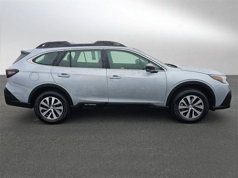 Used 2021 Subaru Outback 2.5i image 6
