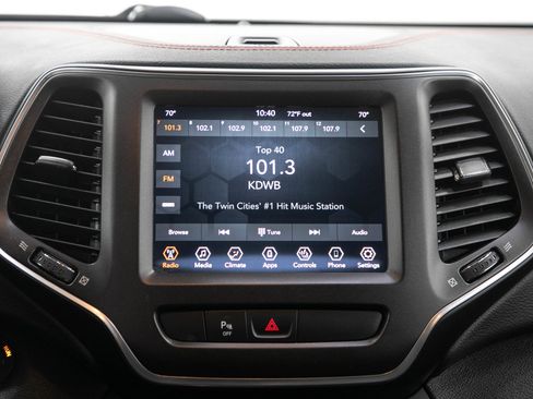 Used 2020 Jeep Cherokee Trailhawk w/ Cold Weather Group AWD/4WD image 17