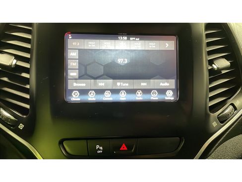 Used 2020 Jeep Cherokee Latitude w/ Cold Weather Group image 12