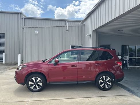 Used 2018 Subaru Forester 2.5i Limited image 3