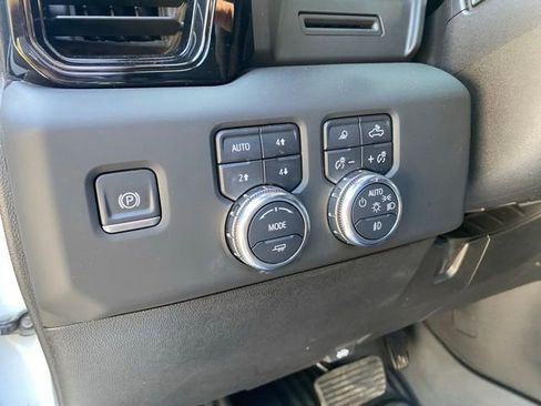 Used 2024 GMC Sierra 2500 AT4 w/ AT4 Preferred Package AWD/4WD image 21
