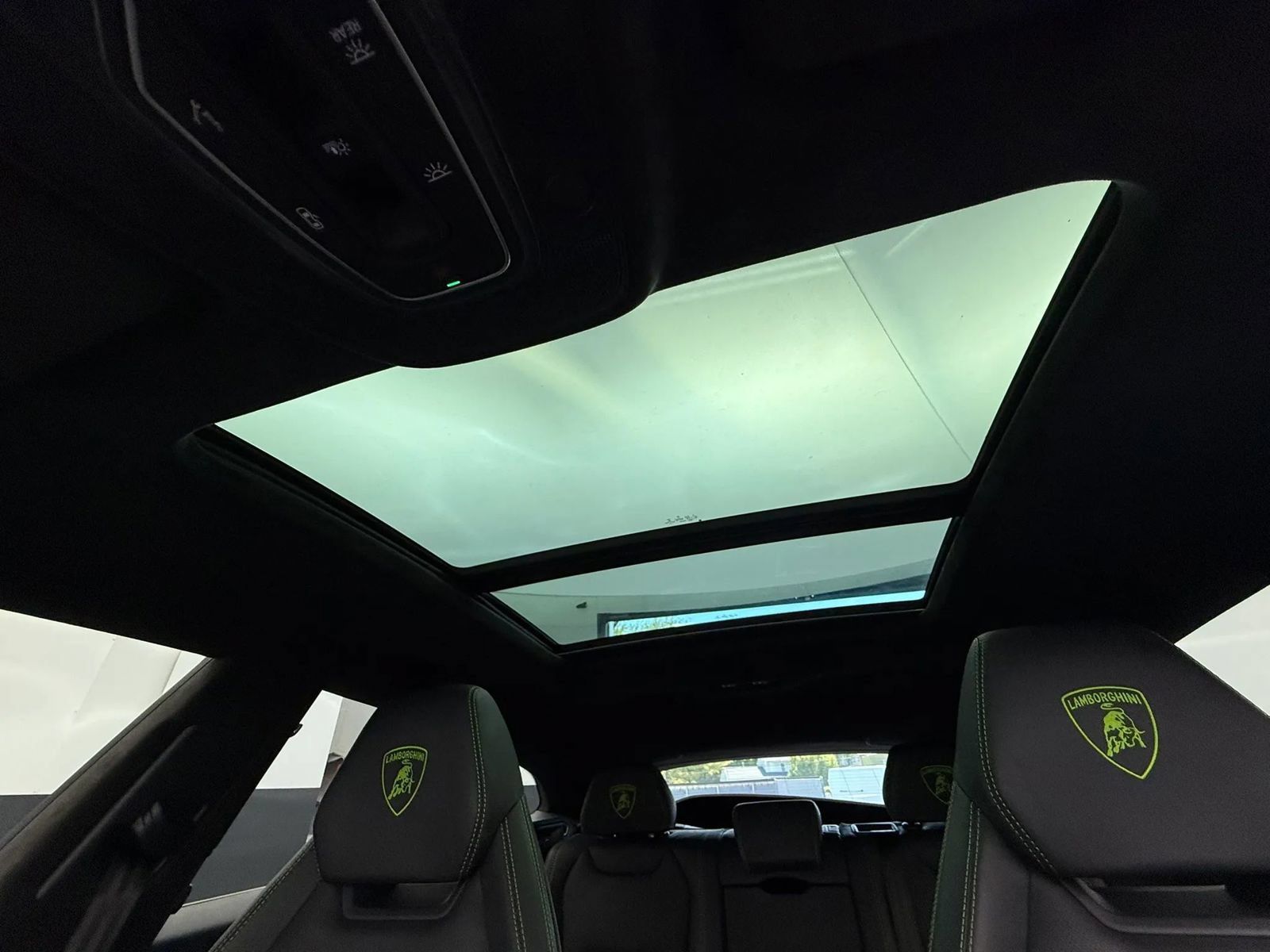 Used 2022 Lamborghini Urus AWD/4WD image 54