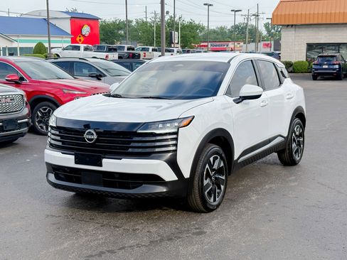 Used 2025 Nissan Kicks SV AWD/4WD image 7
