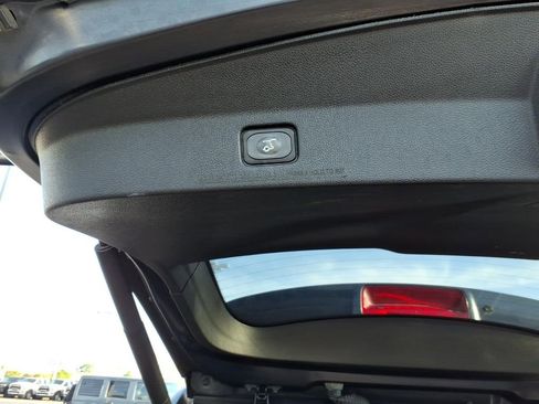 Used 2017 Ford Explorer XLT w/ Equipment Group 202A image 8