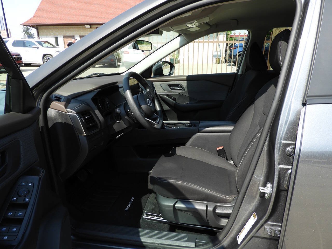 Used 2023 Nissan Rogue S AWD/4WD image 12
