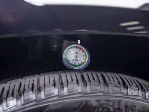 Used 2024 Land Rover Defender 110 X-Dynamic SE AWD/4WD image 16