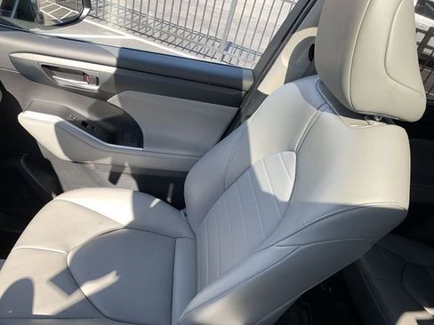 Used 2023 Toyota Highlander XLE image 31