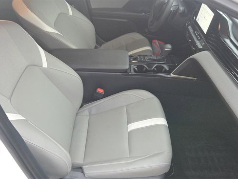 Used 2025 Toyota Camry SE image 25