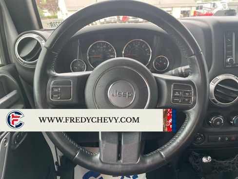 Used 2015 Jeep Wrangler Unlimited Sahara AWD/4WD image 13