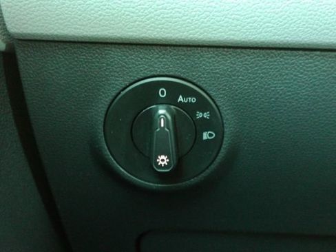 Used 2022 Volkswagen Taos S image 32