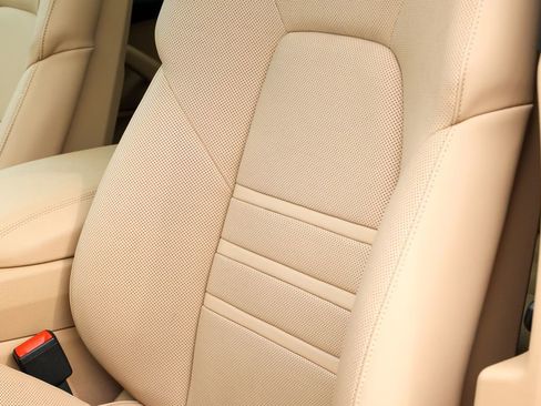 Certified 2023 Porsche Cayenne Platinum Edition AWD/4WD image 49