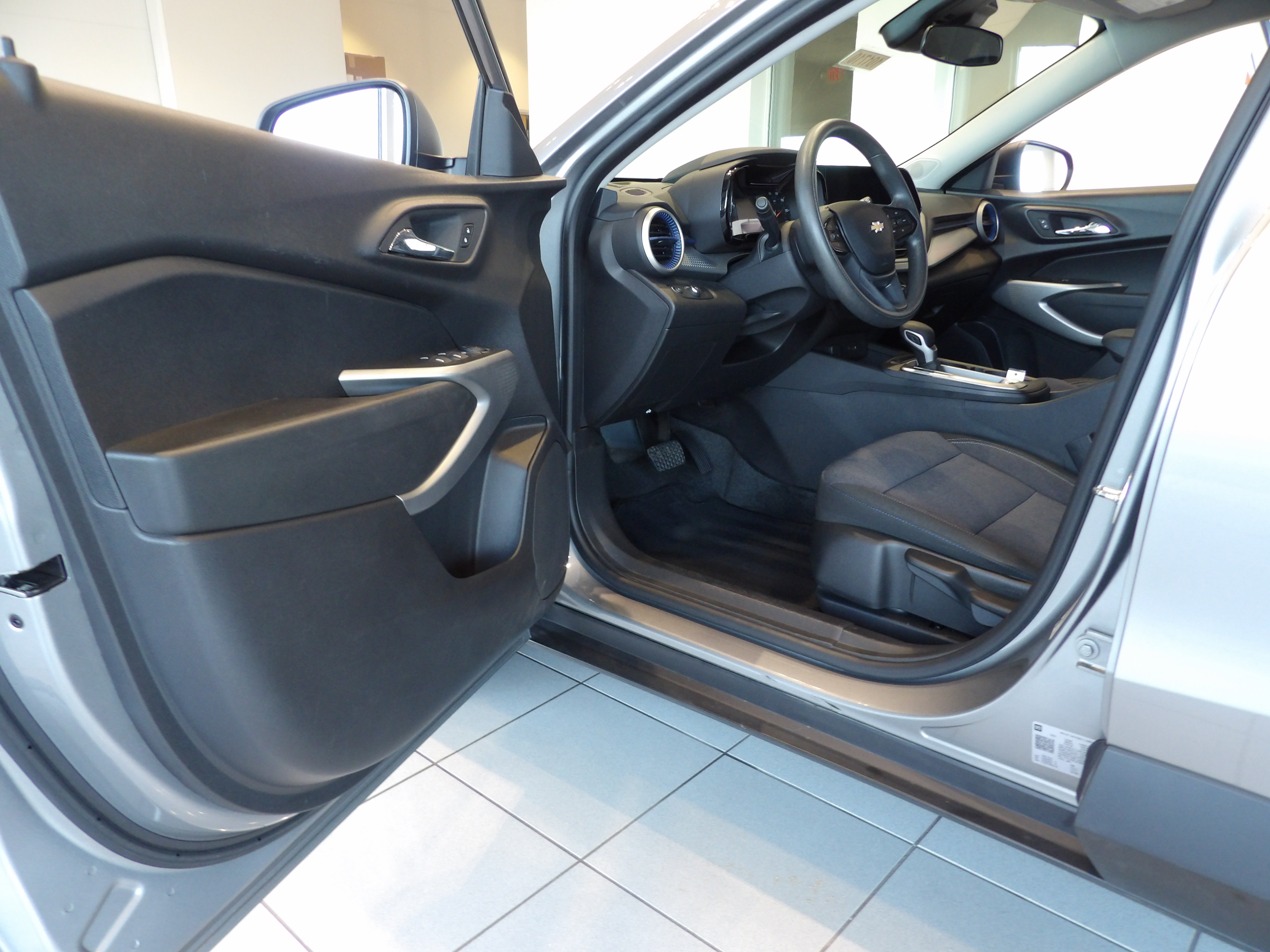 Used 2024 Chevrolet Trax LS FWD image 7