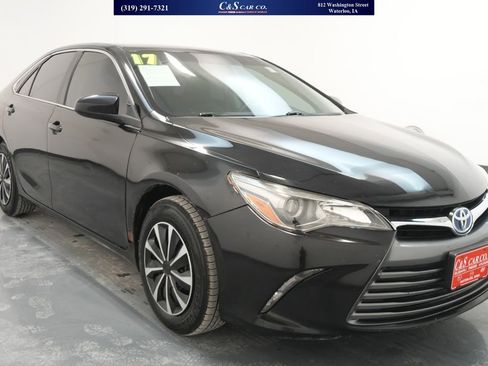 Used 2017 Toyota Camry LE image 1
